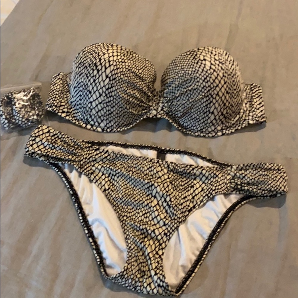 Victoria’s Secret bikini set